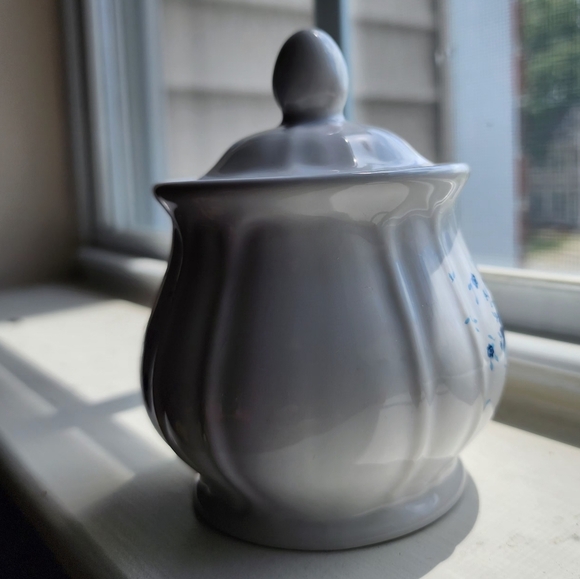 Ceramic white with blue roses - lidded sugar container - Picture 3 of 8